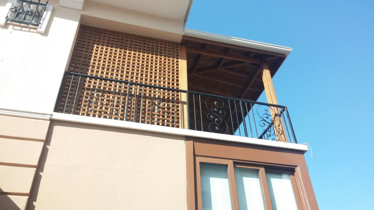 Balkon Seperatörlü Sundurma