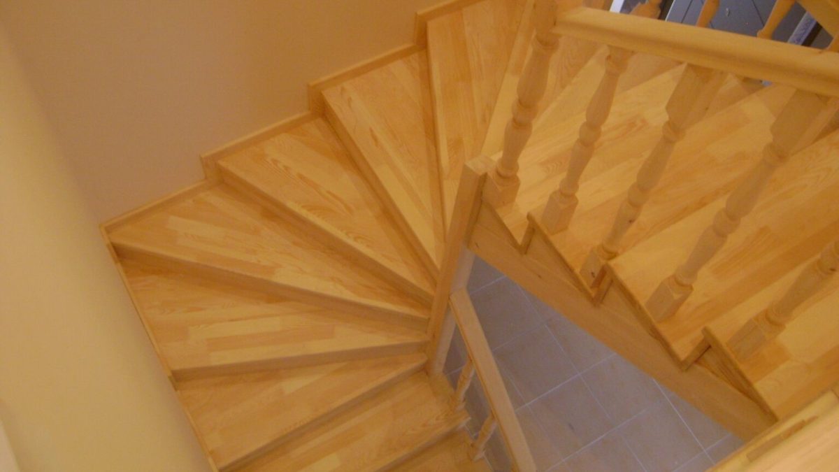 Dubleks Ev Döner Ahşap Merdiven